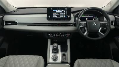 2023 MITSUBISHI OUTLANDER interior