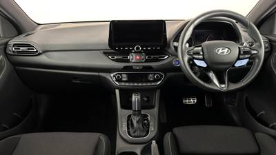 2023 HYUNDAI I30 interior