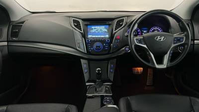2014 HYUNDAI I40 interior