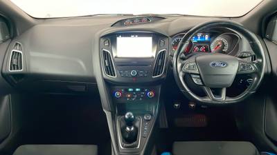 2017 FORD FOCUS interior