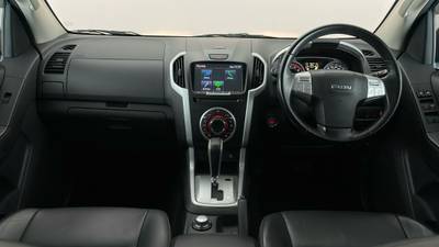 2016 ISUZU MU-X interior