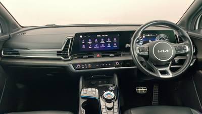 2022 KIA SPORTAGE interior
