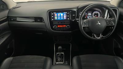 2018 MITSUBISHI OUTLANDER interior