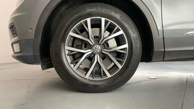 2017 VOLKSWAGEN TIGUAN gallery