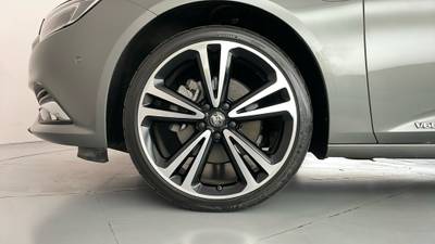 2018 HOLDEN CALAIS gallery