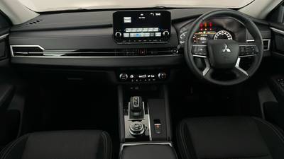 2024 MITSUBISHI OUTLANDER interior