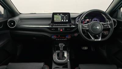 2018 KIA CERATO interior