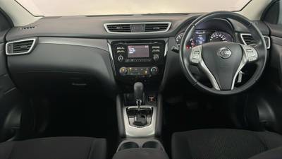 2017 Nissan Qashqai interior