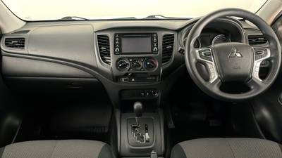 2020 MITSUBISHI TRITON interior