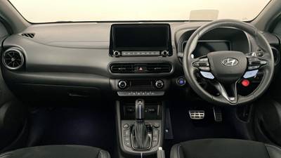 2022 HYUNDAI KONA interior
