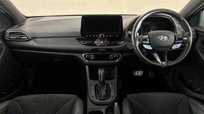 2022 HYUNDAI I30 interior