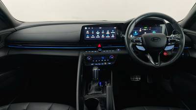 2023 HYUNDAI I30 interior