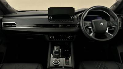 2024 MITSUBISHI OUTLANDER interior