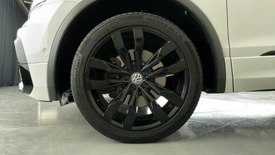 2021 VOLKSWAGEN TIGUAN gallery