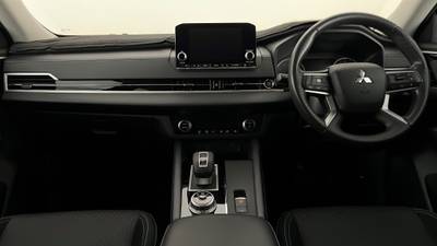 2023 MITSUBISHI OUTLANDER interior
