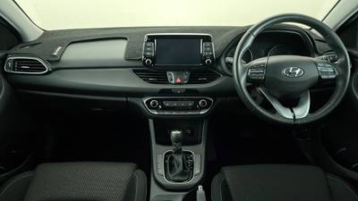 2019 HYUNDAI I30 interior