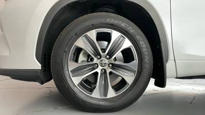 2023 TOYOTA KLUGER gallery