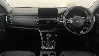 2022 KIA SELTOS interior