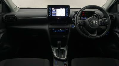 2022 TOYOTA YARIS CROSS interior
