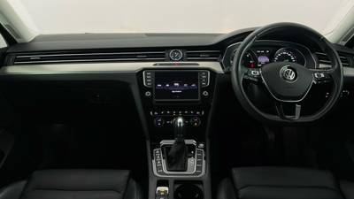 2016 VOLKSWAGEN PASSAT interior