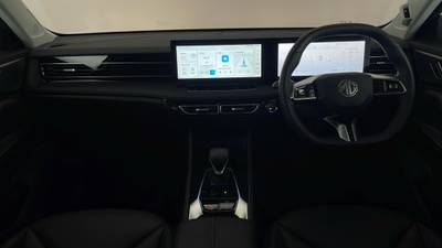 2025 MG HS SUPER HYBRID interior