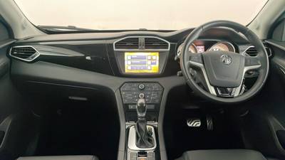 2017 MG GS interior