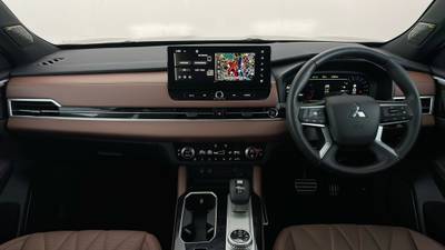 2025 MITSUBISHI OUTLANDER interior