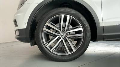 2021 VOLKSWAGEN TIGUAN gallery