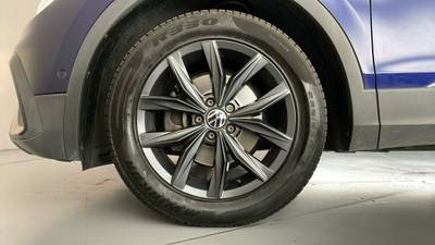 2022 VOLKSWAGEN TIGUAN gallery