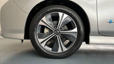 2019 NISSAN LEAF gallery