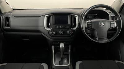 2017 HOLDEN COLORADO interior