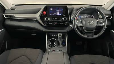 2023 TOYOTA KLUGER interior