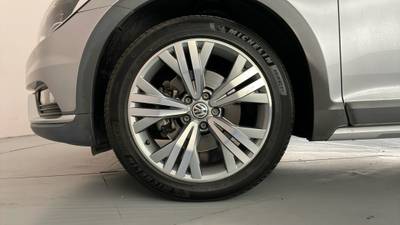 2017 VOLKSWAGEN PASSAT gallery
