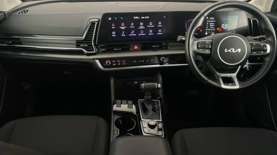 2024 KIA SPORTAGE interior