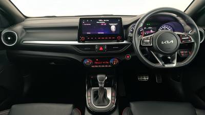 2022 KIA CERATO interior