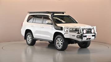 2018 TOYOTA LANDCRUISER