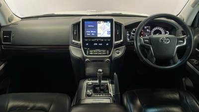 2018 TOYOTA LANDCRUISER interior