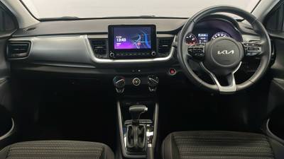 2022 KIA STONIC interior