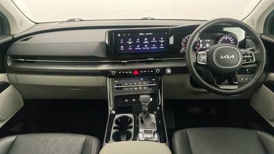 2023 Kia Carnival interior