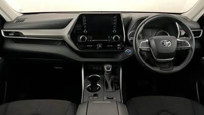 2022 TOYOTA KLUGER interior