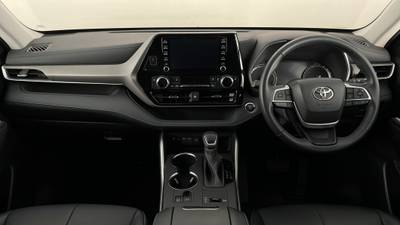 2022 TOYOTA KLUGER interior