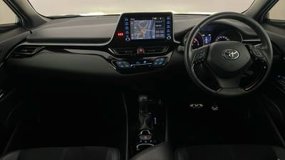 2021 TOYOTA C-HR interior