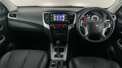 2023 Mitsubishi Triton interior
