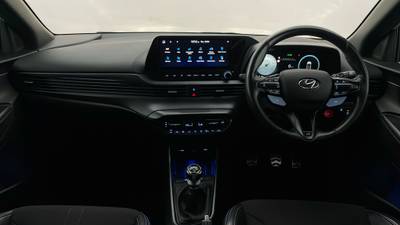 2021 HYUNDAI I20 interior