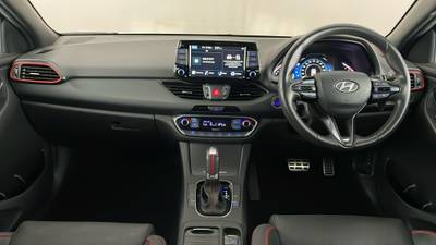 2020 HYUNDAI I30 interior