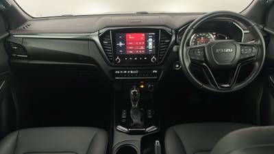 2024 Isuzu D-MAX interior