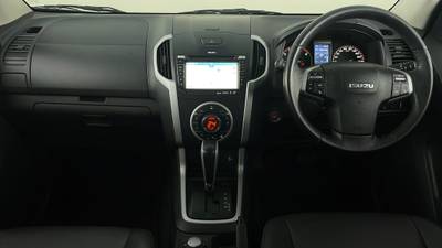 2015 ISUZU D-MAX interior