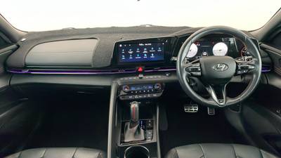 2022 HYUNDAI I30 interior