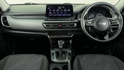 2020 KIA SELTOS interior
