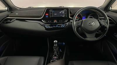 2018 TOYOTA C-HR interior